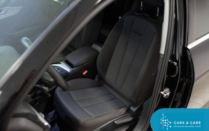 Audi A4 cena 117900 przebieg: 77130, rok produkcji 2019 z Parczew małe 254